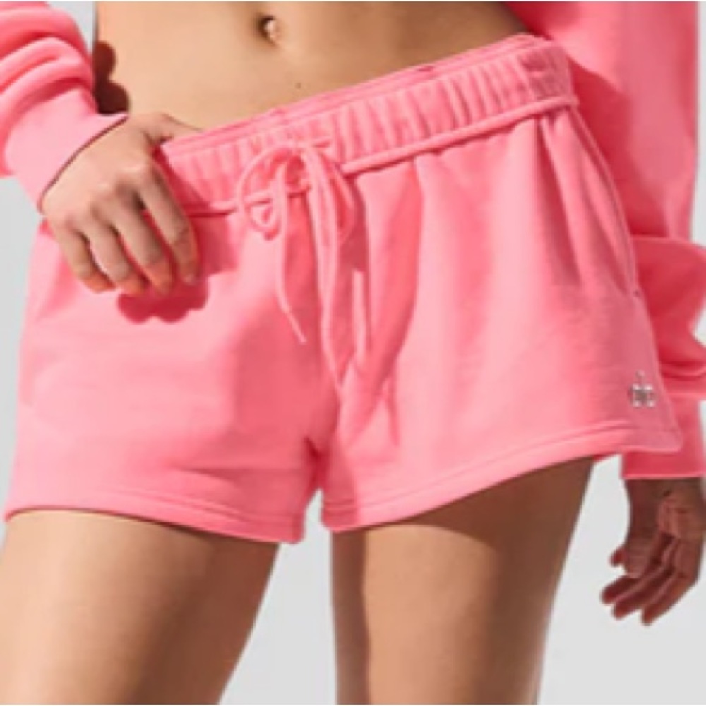 SAME DAY SHIPPING NWT AUTHENTIC ALO YOGA Neon Bubblegum Pink ACCOLADE SHORTS - Picture 5 of 10